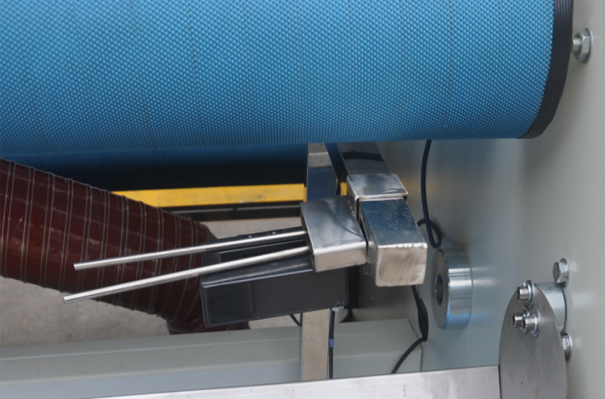 富怡吹風(fēng)式自動(dòng)對(duì)邊松布機(jī)