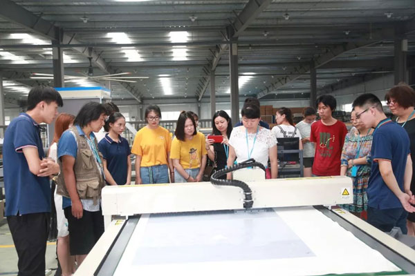 參觀激光車間 參觀激光車間