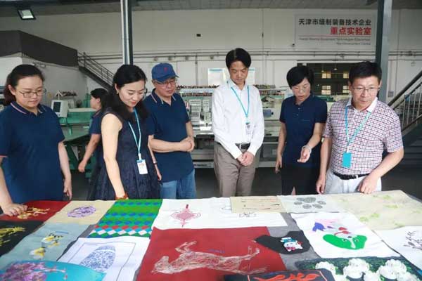 中國服裝協(xié)會(huì)一行人參觀寶盈 中國服裝協(xié)會(huì)一行人參觀寶盈6.jpg